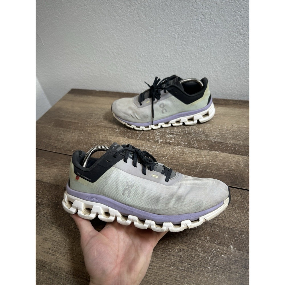 On Womens Cloudflow 4 Gray Running Shoes Sneakers Size‎ 9.5 Sneakers